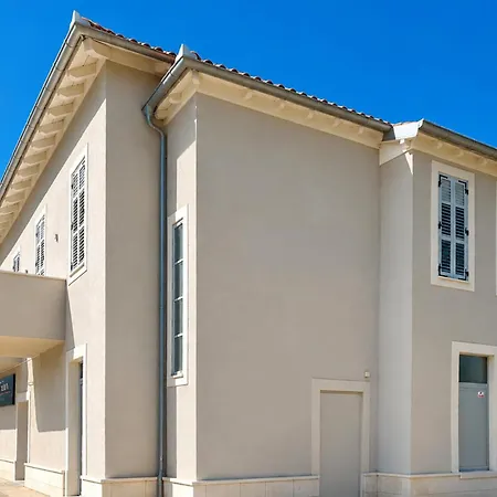 شقة Awesome In With House Sea View